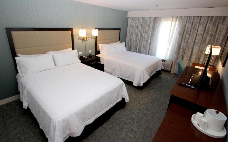 Queen Room with Two Queen Beds - Hearing Access/Non-Smoking image 3