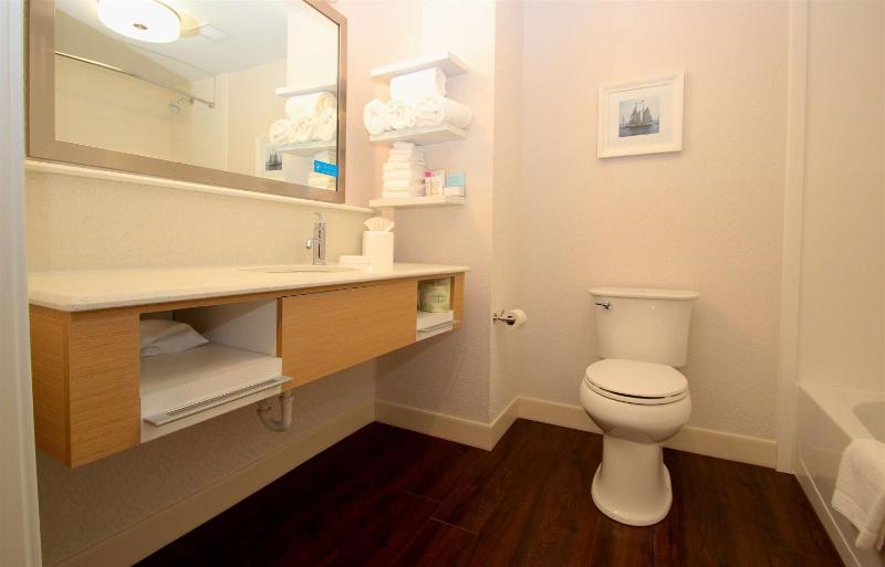 King Room - Non-Smoking image 2