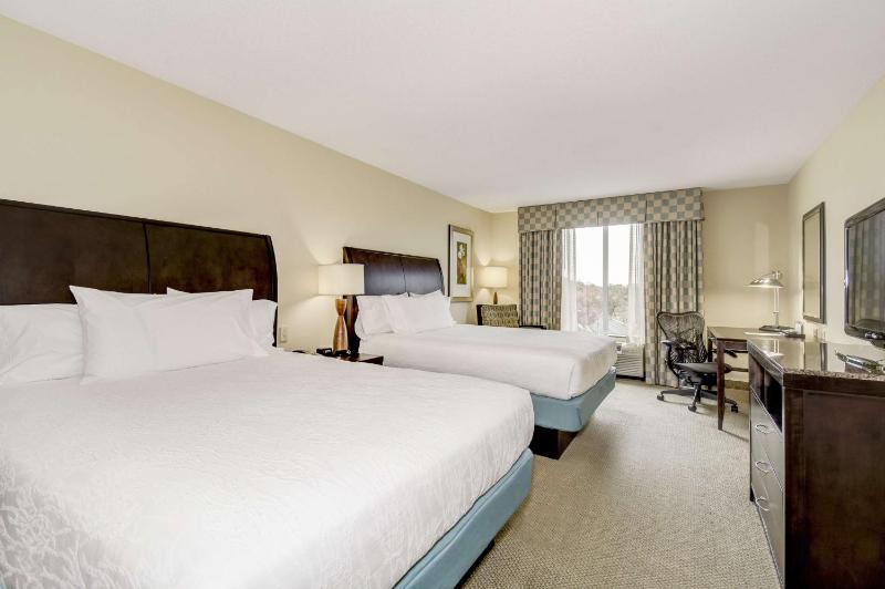 Queen Room with Two Queen Beds image 4