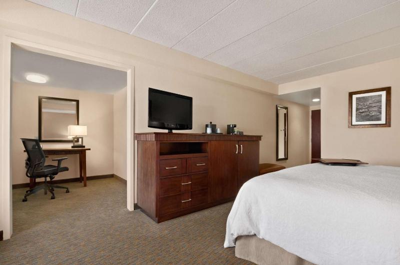 1 King Bed with Office Non Smoking image 2