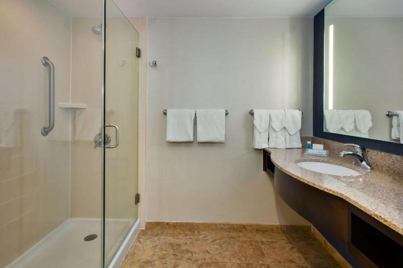 Hilton Garden Inn Virginia Beach Oceanfront - image 36