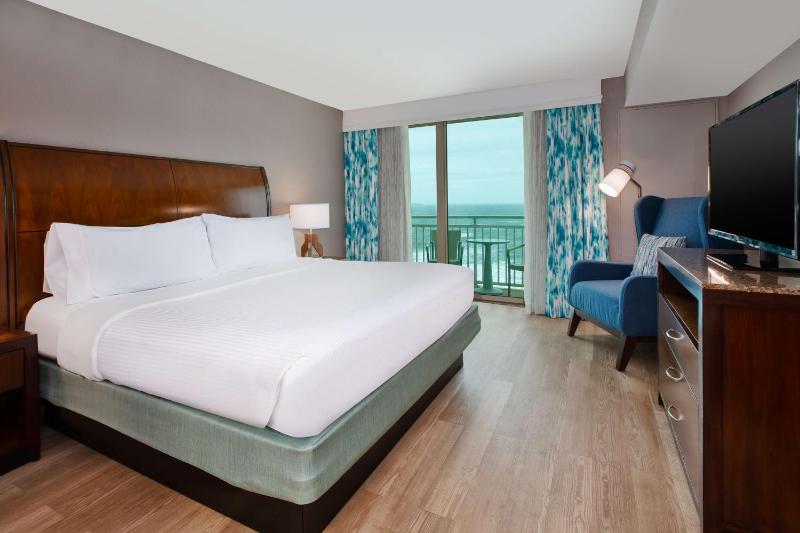 One-Bedroom King Suite - Oceanfront image 2