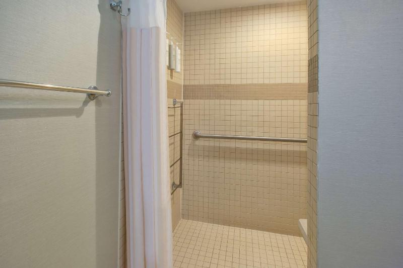 Hilton Garden Inn Virginia Beach Oceanfront - image 17