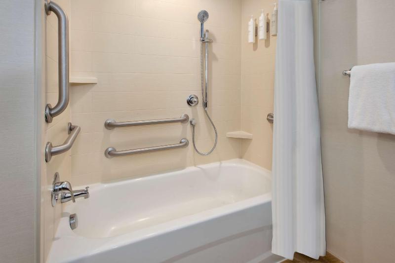 Queen Room with Two Queen Beds and Bath Tub - Ocean Front/Mobility Accessible image 2