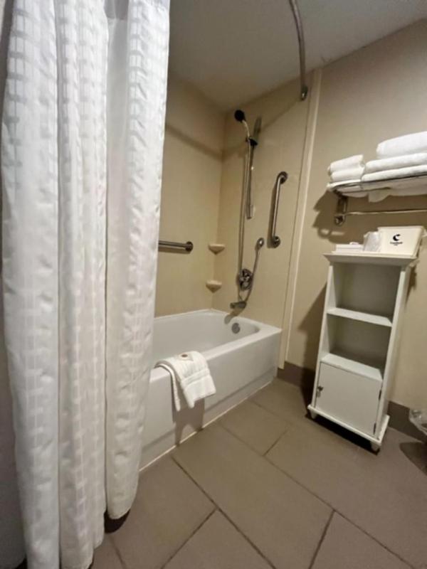 Queen Room - Accessible/Nonsmoking image 1