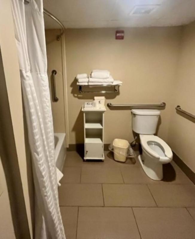 Queen Room - Accessible/Nonsmoking image 2