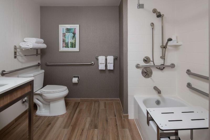 King Room with Accessible Tub - Mobility Access image 2