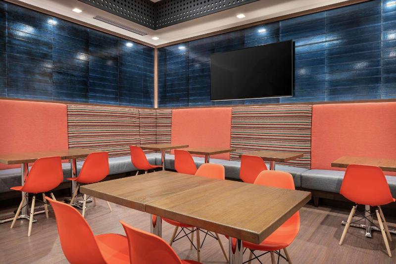 Home2 Suites by Hilton Denver Downtown Convention Center - image 3