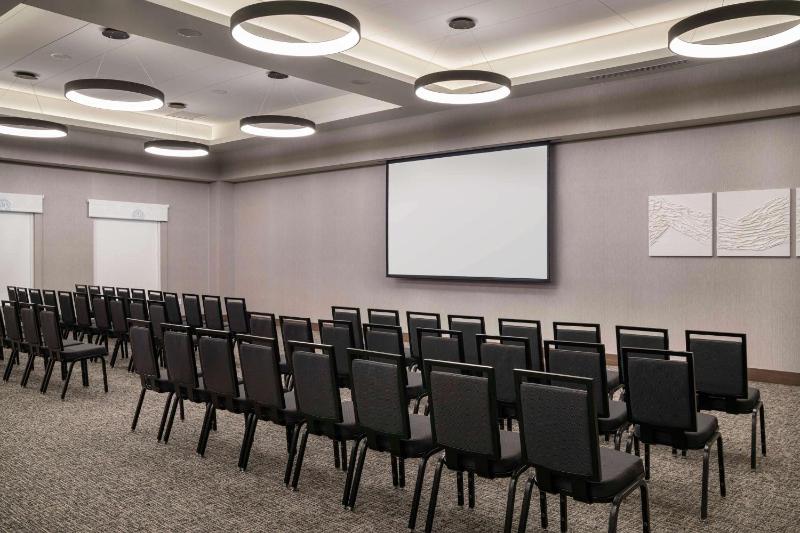 Home2 Suites by Hilton Denver Downtown Convention Center - image 9