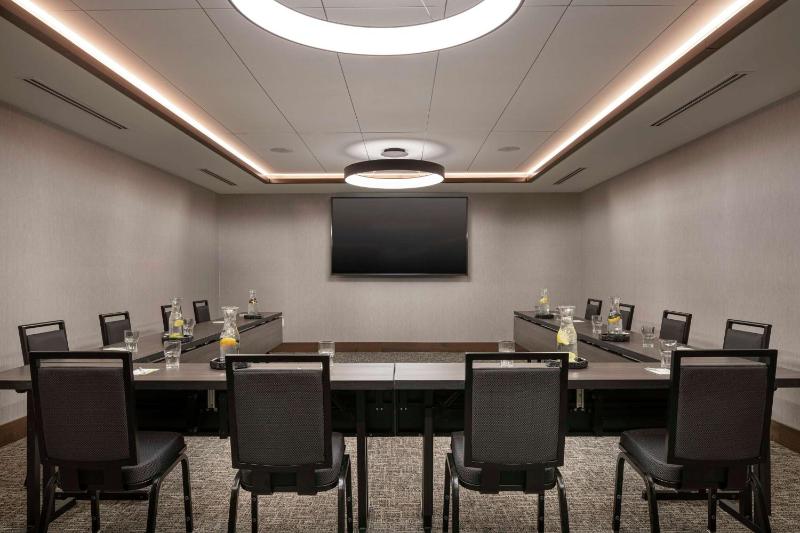 Home2 Suites by Hilton Denver Downtown Convention Center - image 5