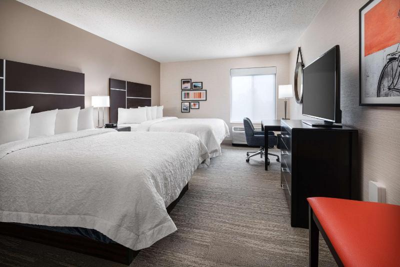 Room with Two Queen Beds - Non-Smoking image 3