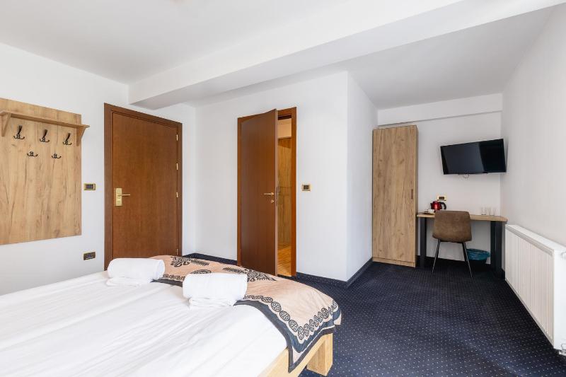 Double Room with Mountain View image 3