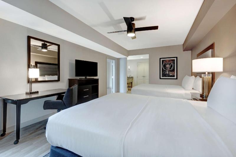 One-Bedroom Queen Suite with Two Queen Beds - Non-Smoking image 4