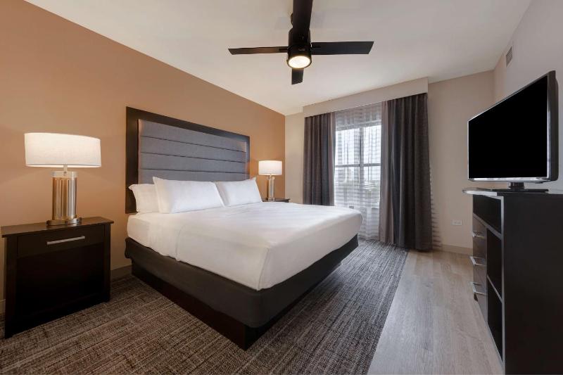 One-Bedroom King Suite - Non-Smoking image 4