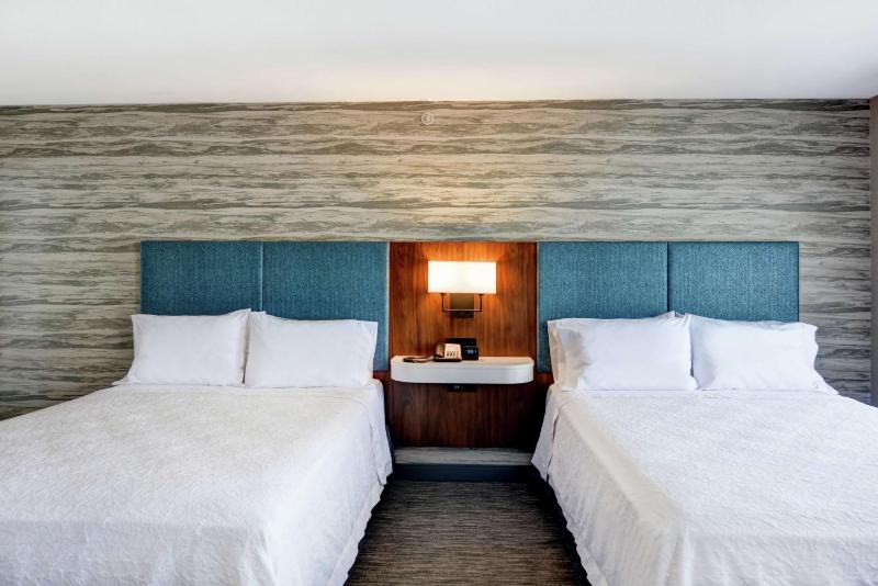 Queen Room with Two Queen Beds - Mobility and Hearing Access/Non-Smoking image 2