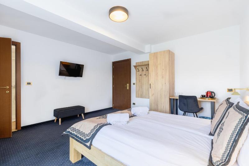 Double Room with Mountain View image 4