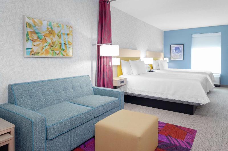Queen Studio with Two Queen Beds - Non-Smoking image 1