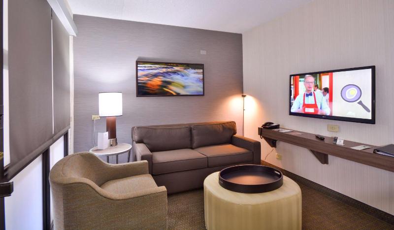 Suite with Two Double Beds - Non-Smoking image 2