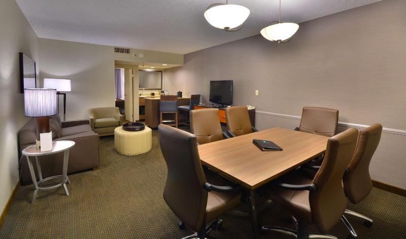 Executive King Suite - Non-Smoking image 2