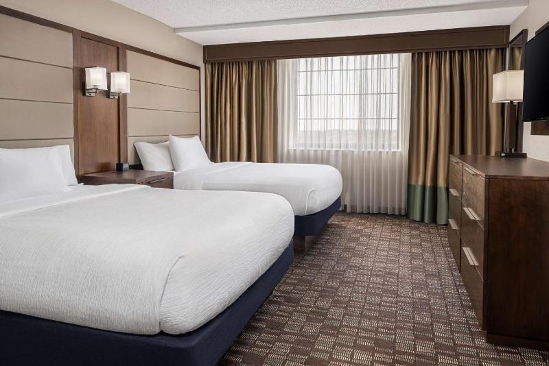 Premium Queen Suite with Two Queen Beds - Non-Smoking image 3