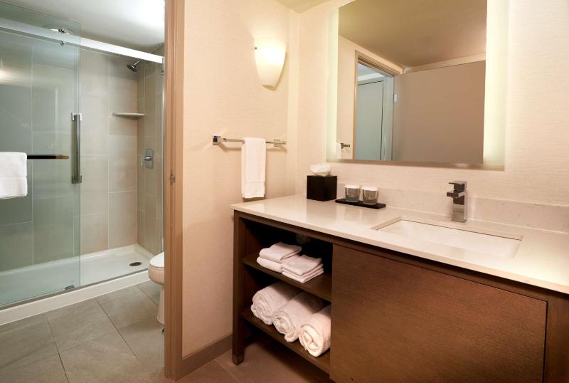 King Suite with Golf Course View image 3