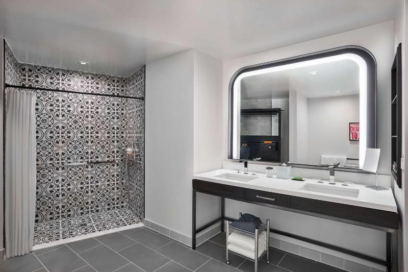 King Room image 1