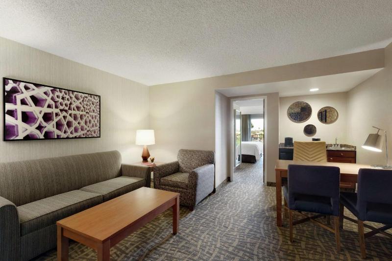 King Suite with Balcony - Non-Smoking image 4