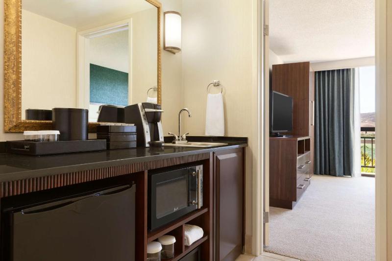 Executive King Suite - Non-Smoking image 3