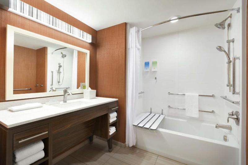King Suite - Mobility Access/Non-Smoking image 2