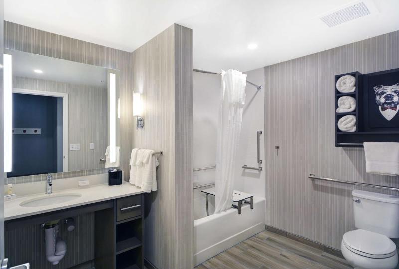 King Suite - Mobility Accessible/Non-Smoking image 2