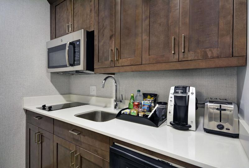 Premium One-Bedroom King Suite - Non-Smoking image 3
