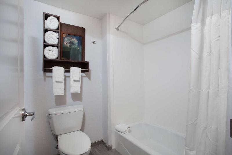 Two-Bedroom Suite - Hearing Access/Non-Smoking image 2