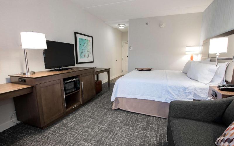 King Room with Sofa Bed - Non-Smoking image 4