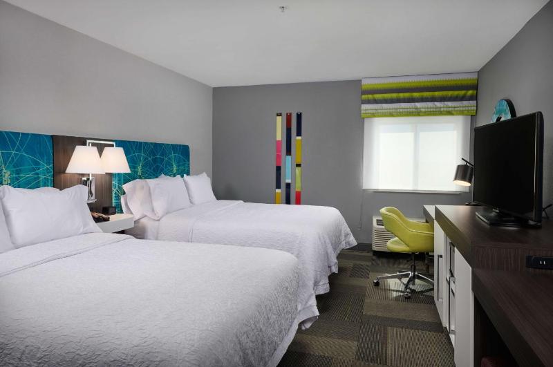 Room with Two Queen Beds - Non-Smoking image 3