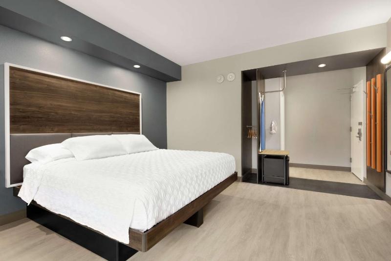 King Room - Hearing Access image 3