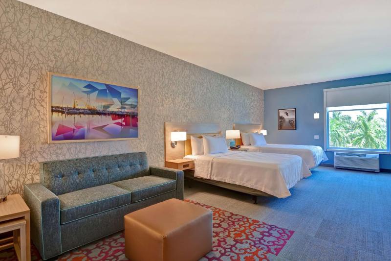 Queen Studio with Two Queen Beds - Non-Smoking image 2