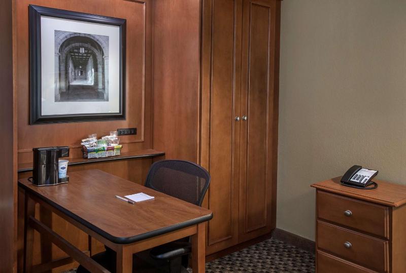 King Room with King Bed - Non-Smoking image 3
