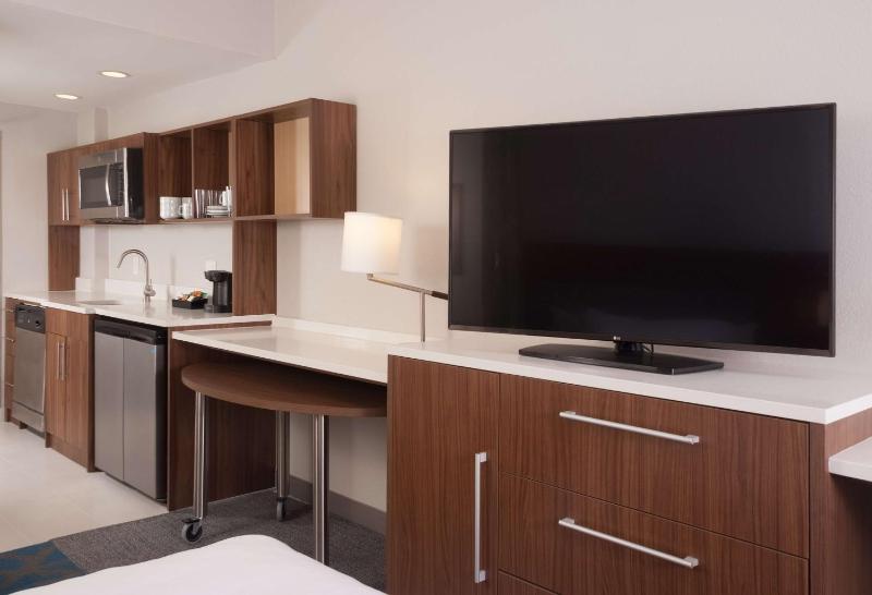King Studio Suite - Non-Smoking image 4
