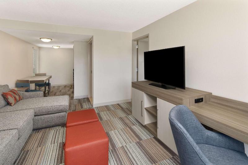 One-Bedroom King Suite with Sofa Bed - Non-Smoking image 4