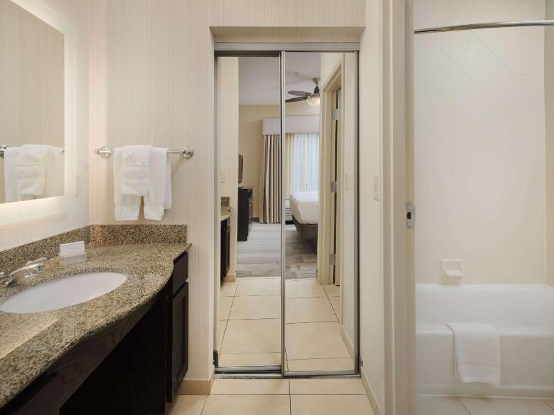 One-Bedroom King Suite - Non-Smoking image 2