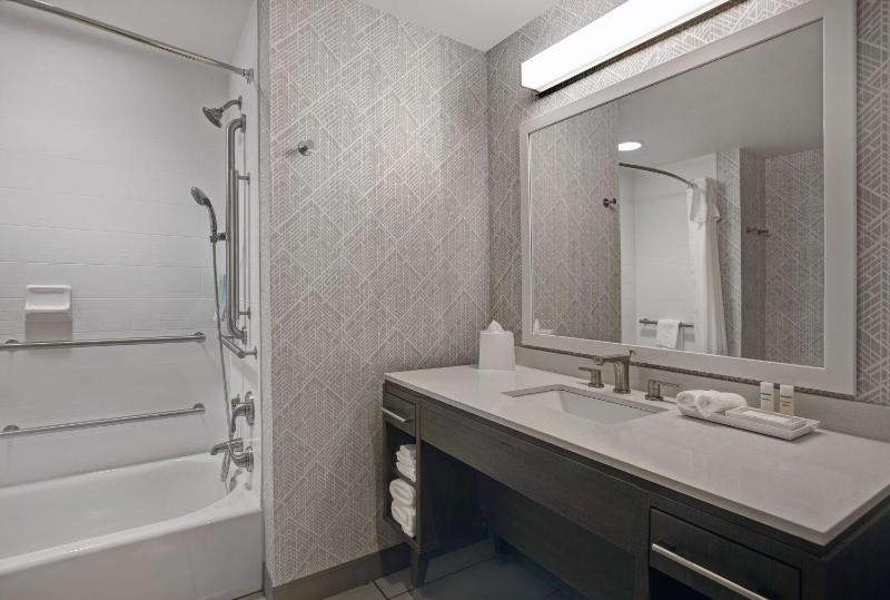 Queen Studio with Two Queen Beds - Mobility/Hearing Accessible - Non-Smoking image 2