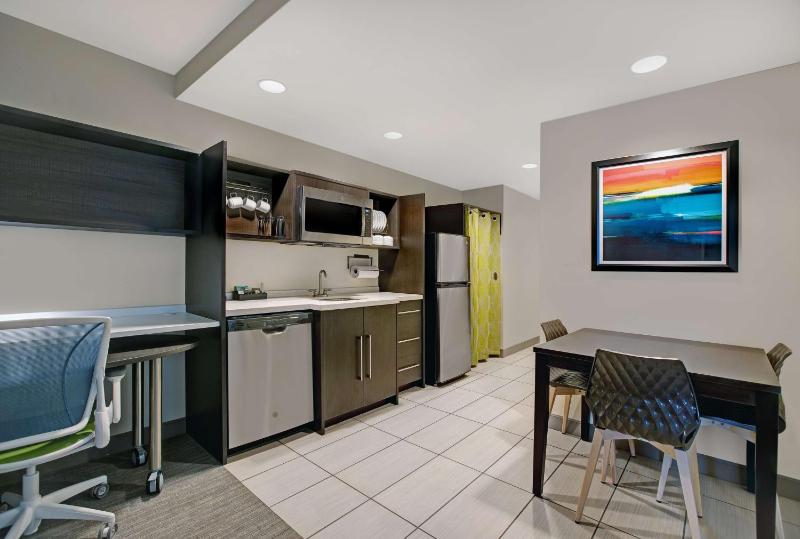 One-Bedroom King Suite - Non-Smoking image 3