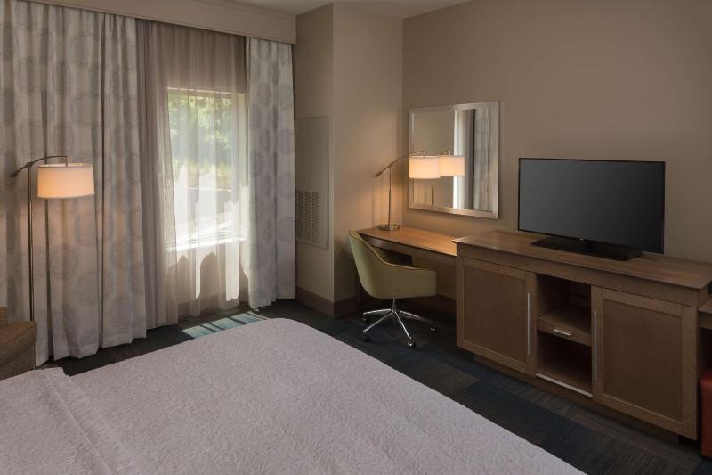 King Room with Sofa Bed - Non-Smoking image 4
