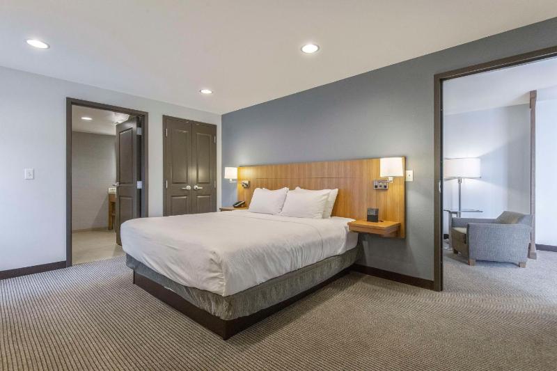 King Suite with Mountain View image 1