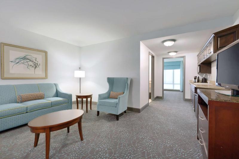One-Bedroom King Suite with Sofa Bed image 4