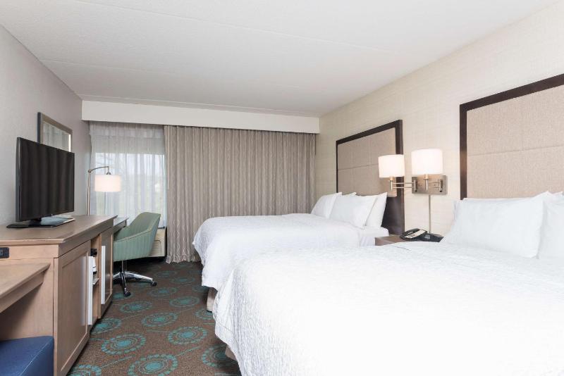 Room with Two Queen Beds - Non-Smoking image 4