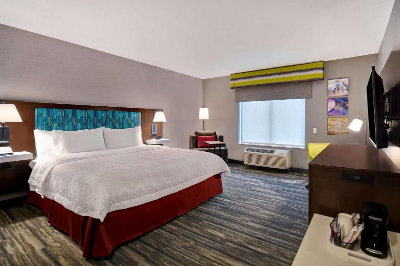 King Room with Roll-in Shower - Disability Accessible/Non-Smoking image 1