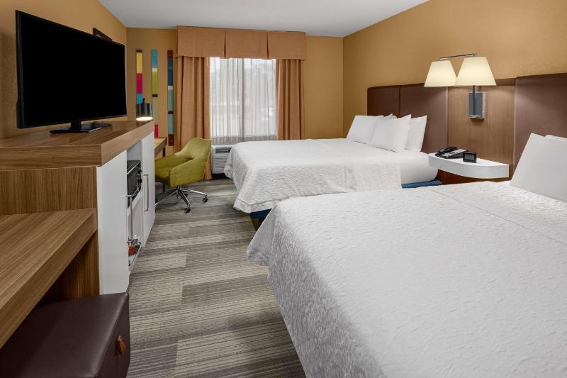 Room with Two Queen Beds - Non-Smoking image 3