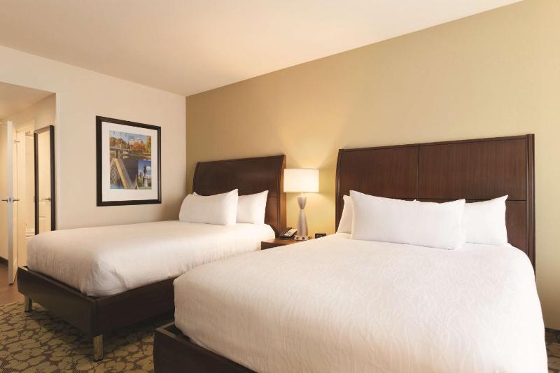 Queen Room with Two Queen Beds image 3