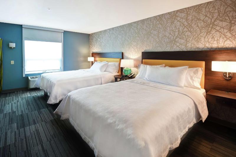 Queen Studio with Two Queen Beds - Non-Smoking image 3